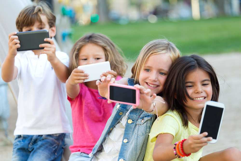 12 лучших смартфонов для детей