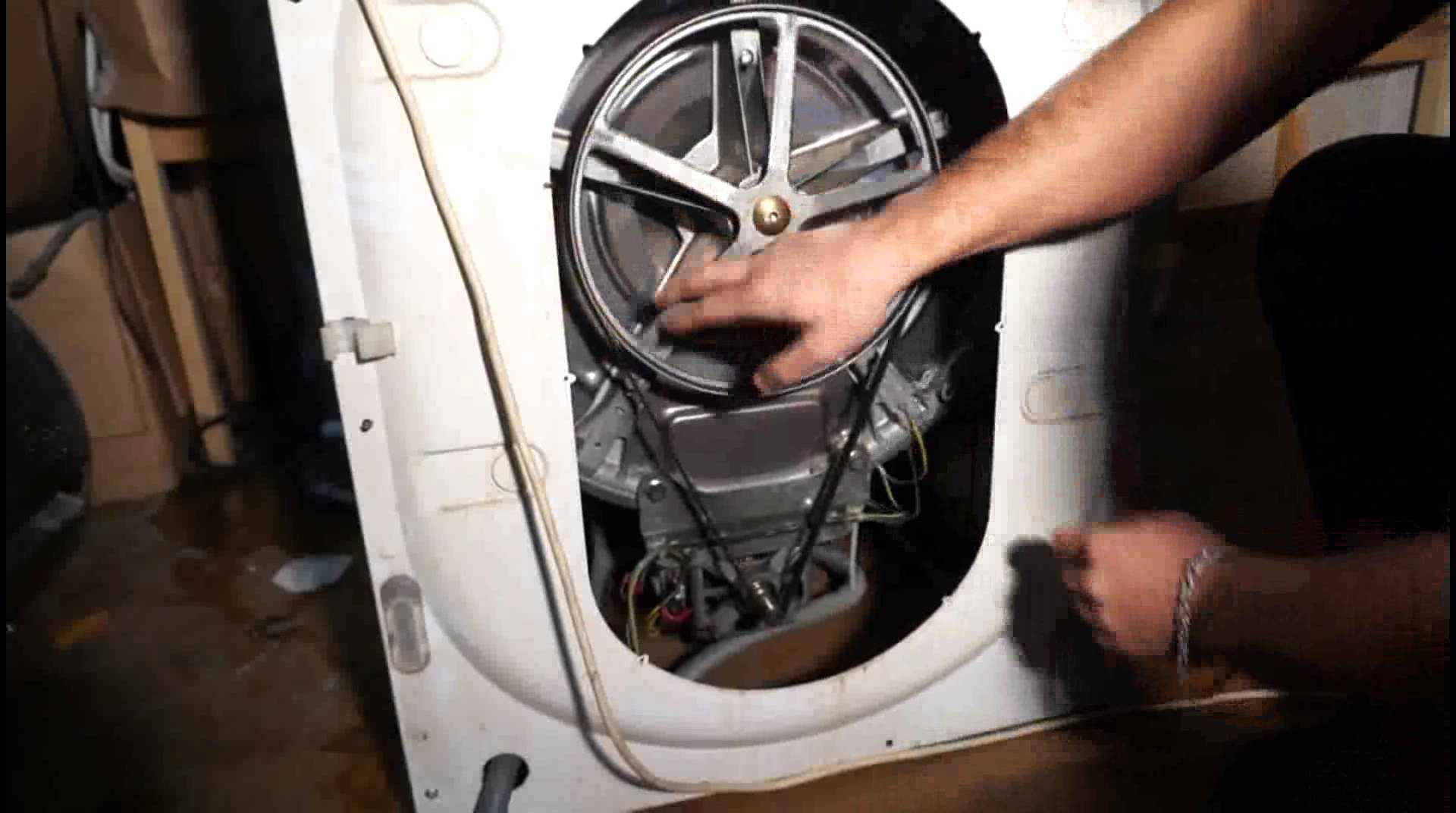 Почему слетает ремень на стиральной машине аристон
