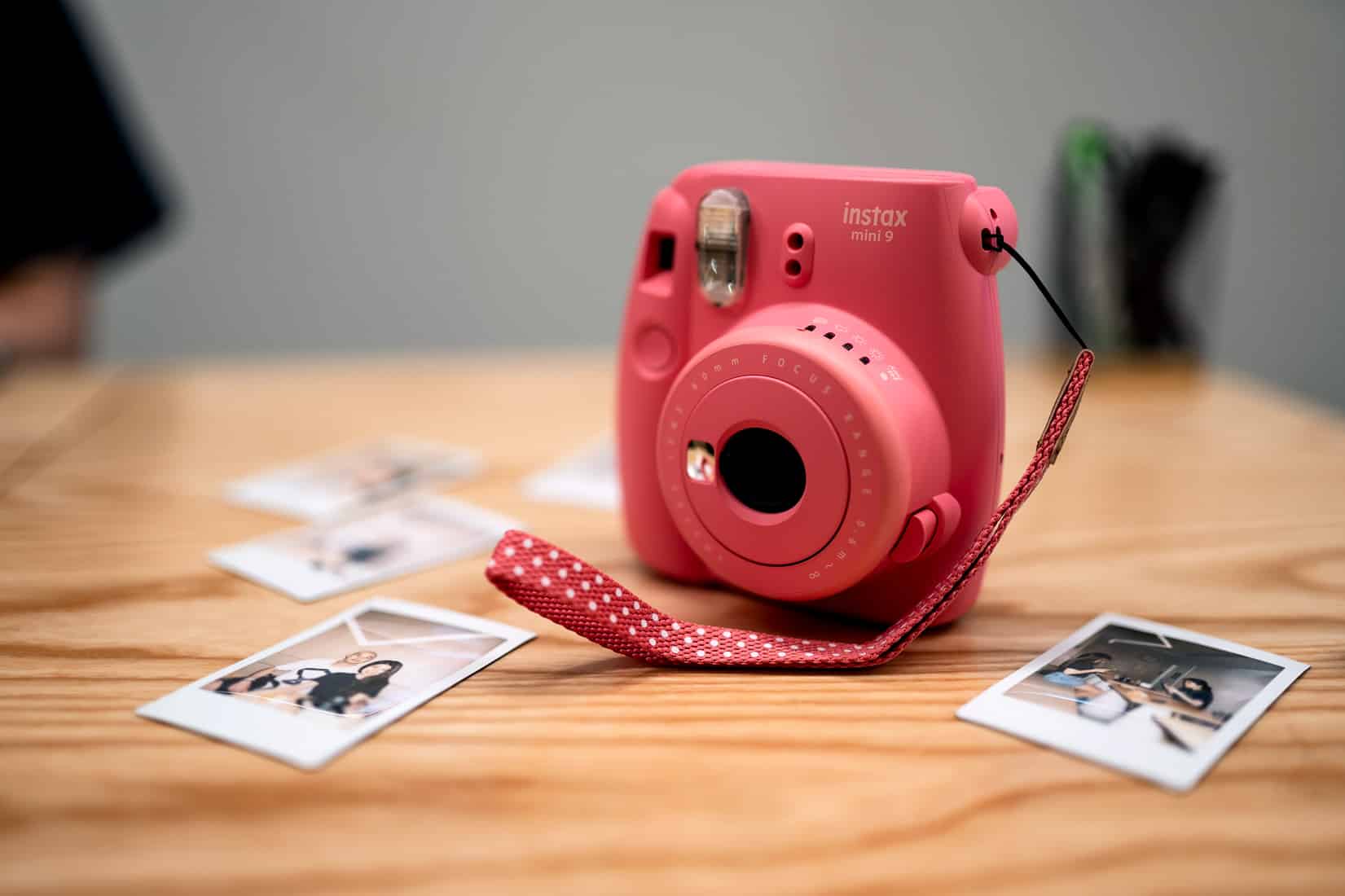 Особенности современных фотоаппаратов мгновенной печати Как работают моментальные фотокамеры Обзор моделей камер с быстрой печатью от Polaroid и Fujifilm