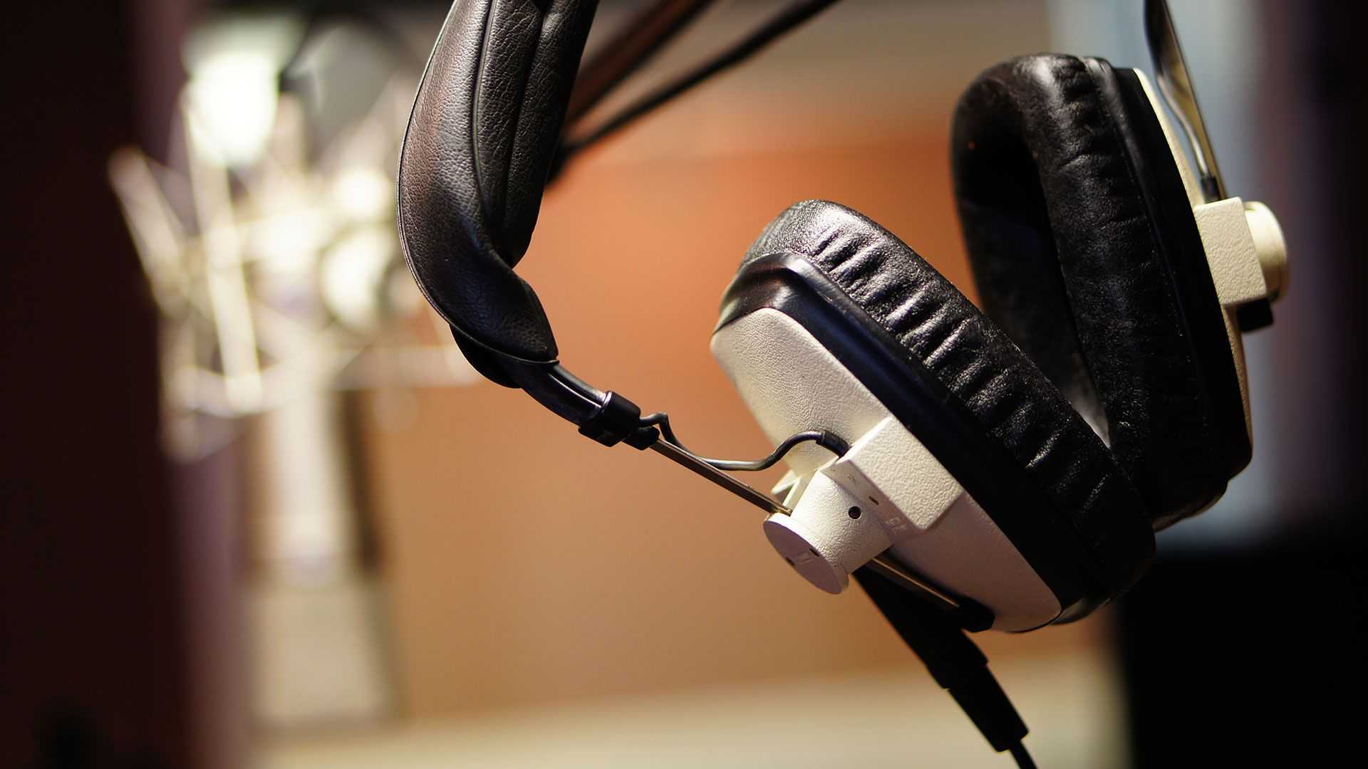 Как выбрать наушники для домашней звукозаписывающей студии: топ наушников для записи и сведения музыки - техмагия